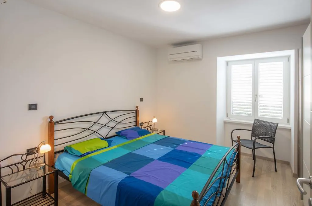 Apartments Villa Adrienne Mali Lošinj 0*,  Croazia