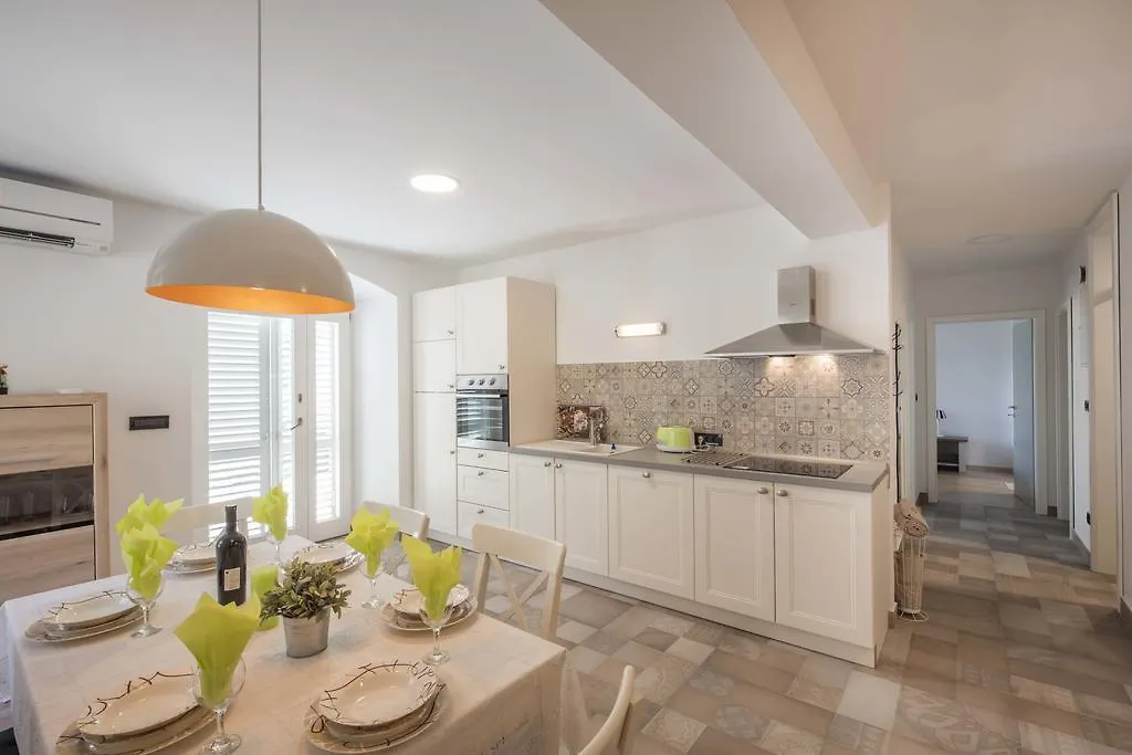 Apartments Villa Adrienne Mali Lošinj 0*,  Kroatien