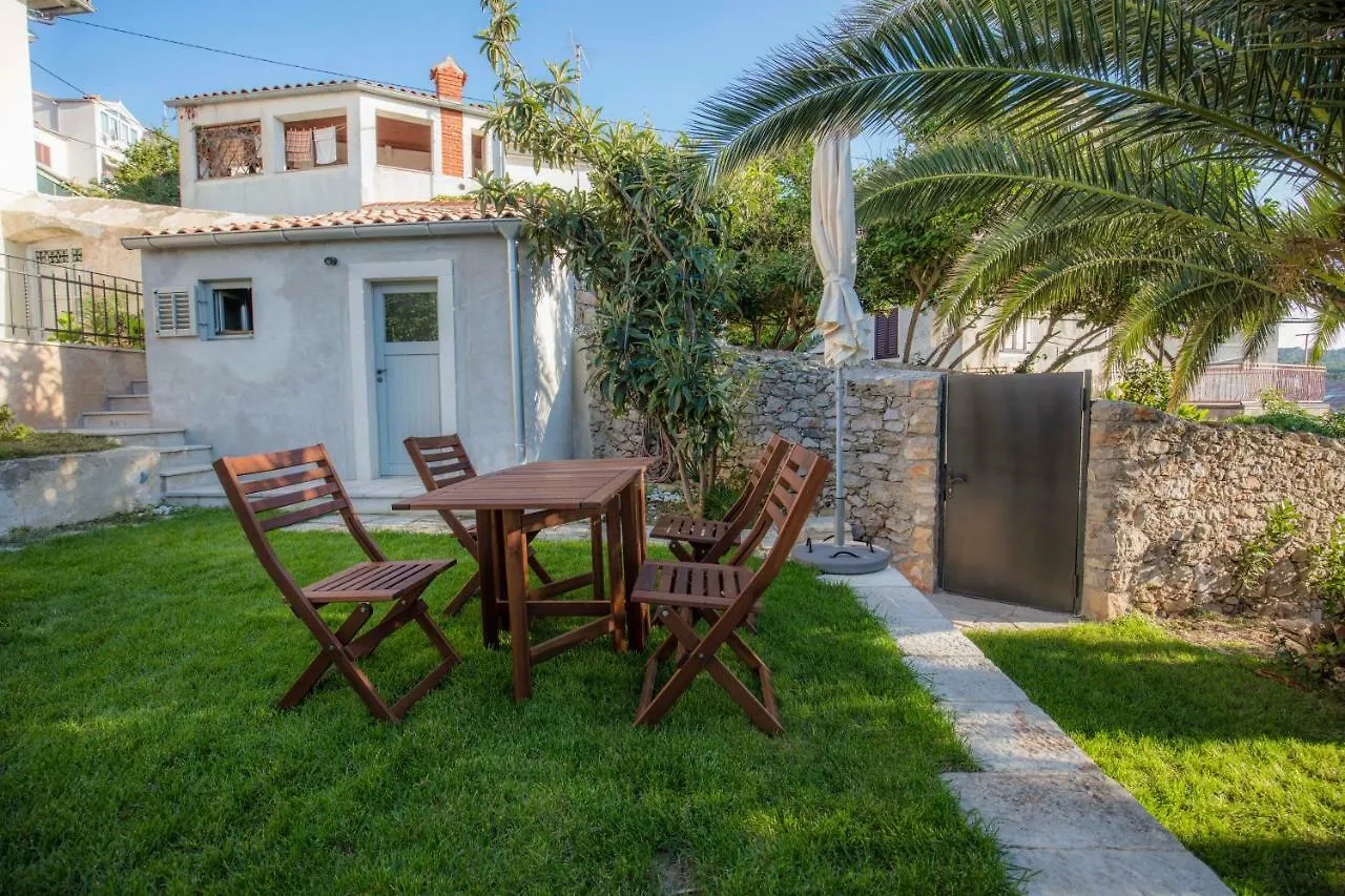 Apartments Villa Adrienne Mali Lošinj 0*,  Kroatien